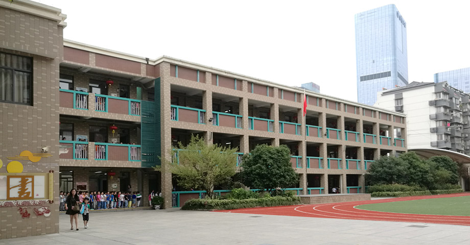 南京五老村小學(xué)家長(cháng)接送安保管理系統案例。